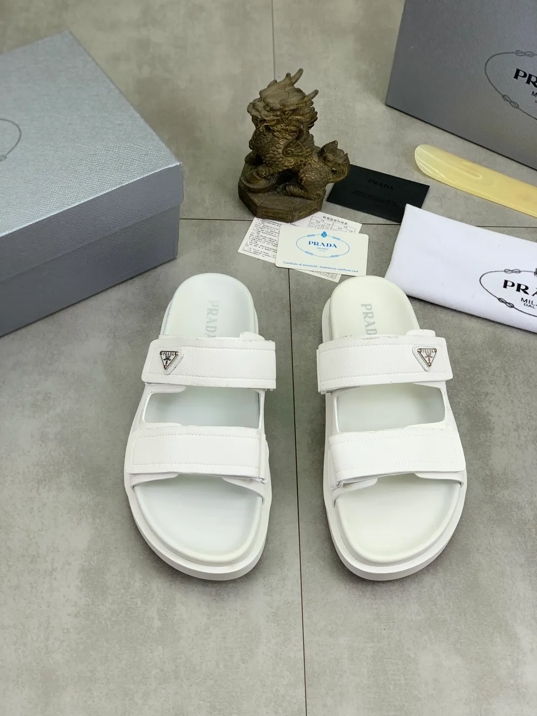 Men's shoes 💰P340💰【New style】🎁🎁🎁 PRADA Prada's new casual slippers, original official website, perfect workmanship, transmitting a kind of noble luxury, sublimating its definition of luxury in Prada's high-end extraordinary craftsmanship. Original combination outsole, code number: 38-44 (45 customized) Multiple colors 🉑️ to choose from
